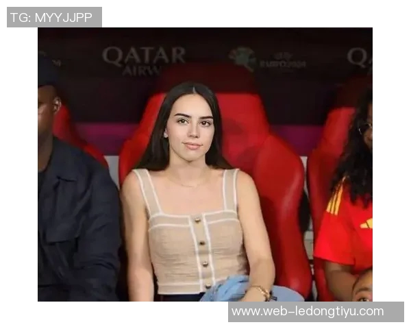 亚马尔与女友克罗地亚度假五分钟直升机之旅女友竟然晕机